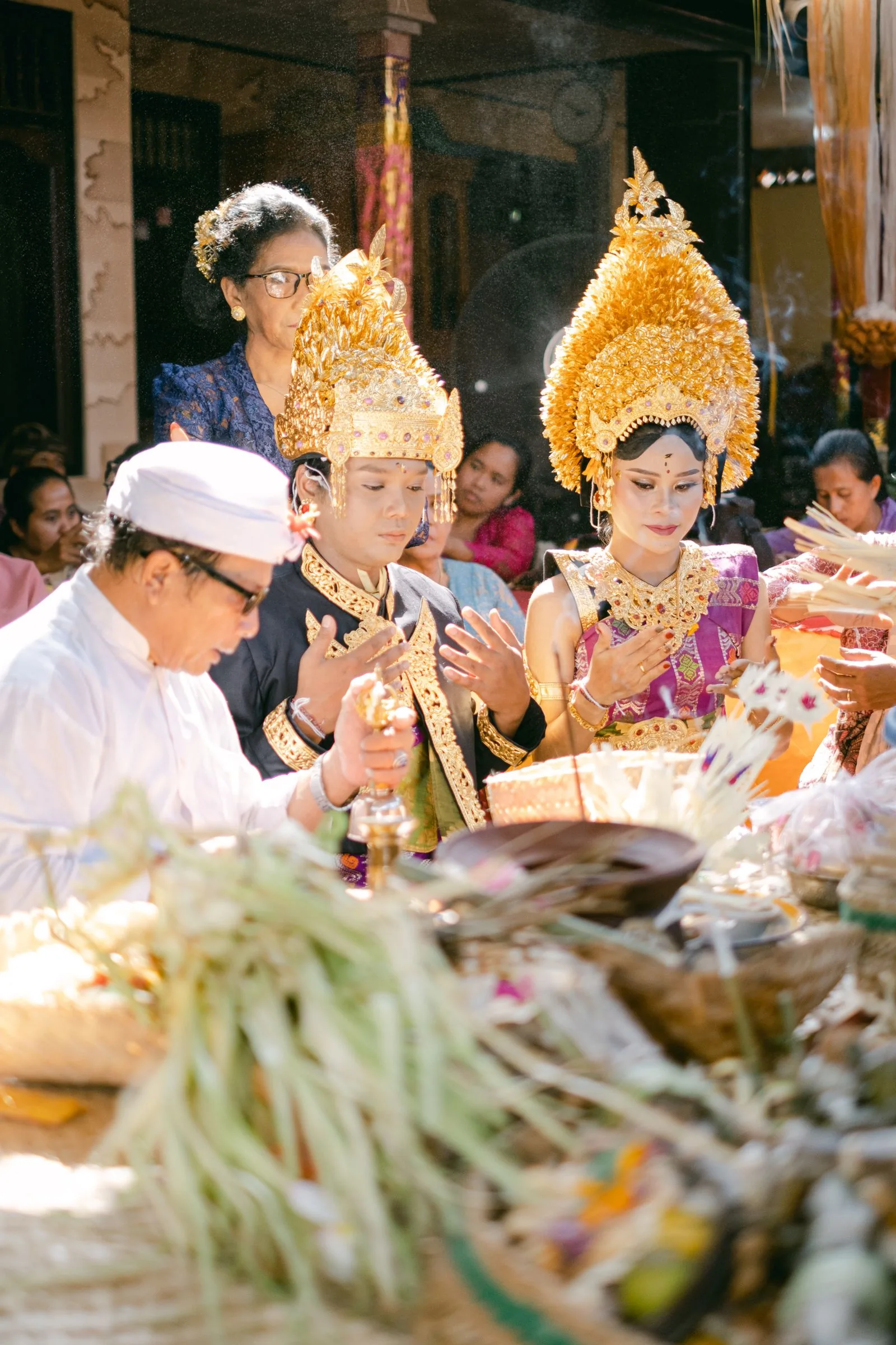 Suasana keluarga dalam pernikahan Bali