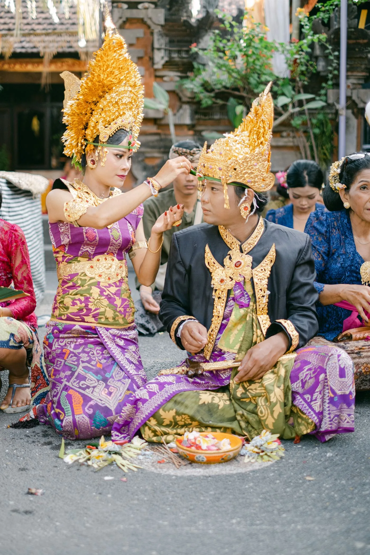 Potret contoh Sari dan Dewa dalam busana Bali