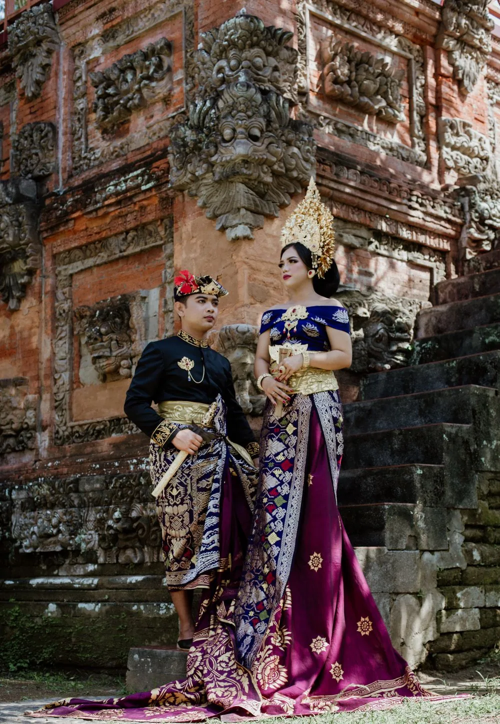 Potret mempelai perempuan dalam busana Bali